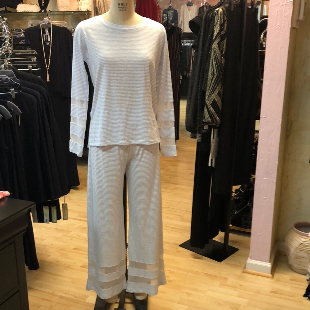 Lisa Todd luxurious 2 piece Pajama/Loungewear